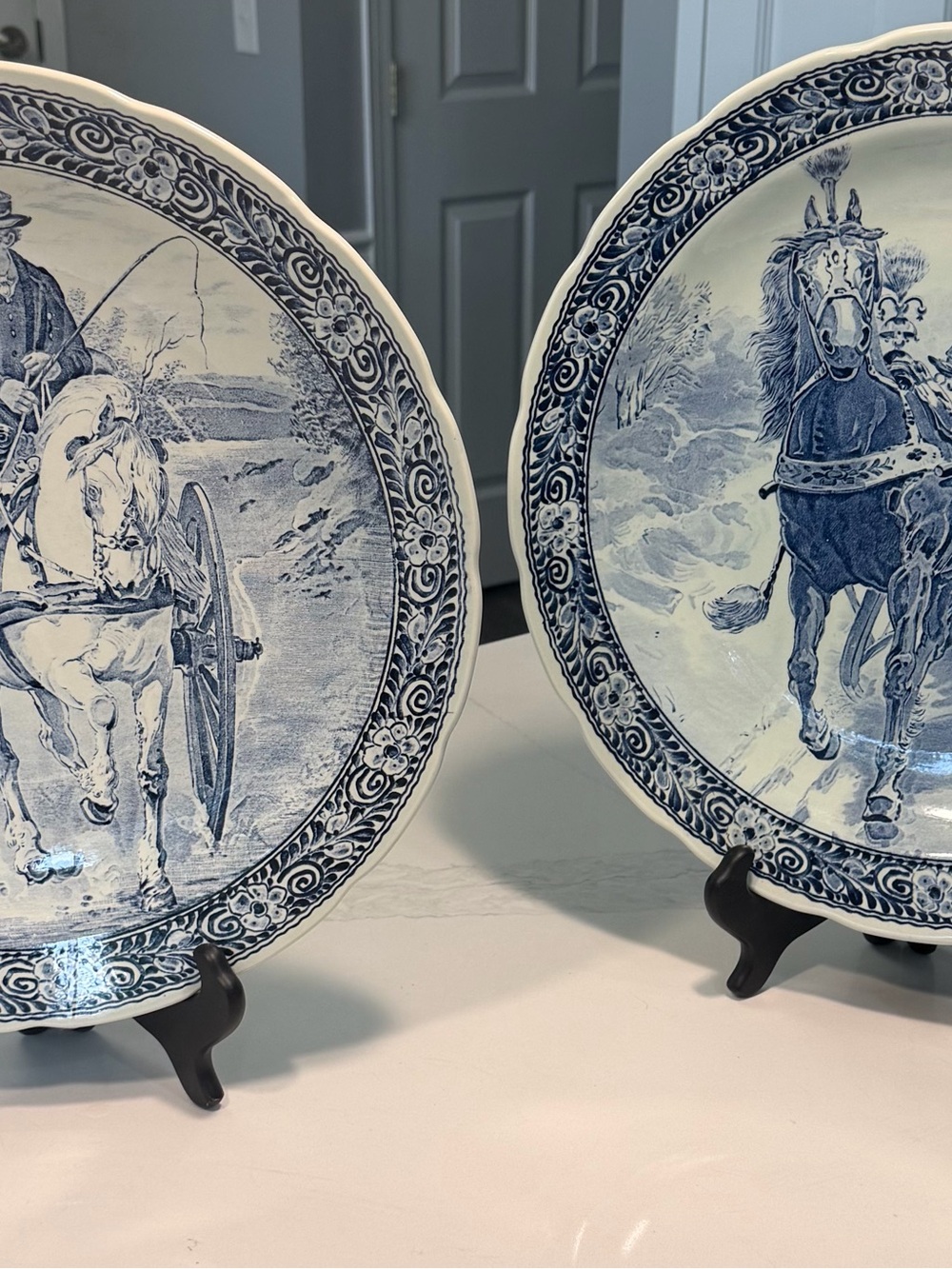 Vintage Royal Boch Delfts Blue & White Horse Carriage Decorative Plates Set of 2 - Picture 6 of 17